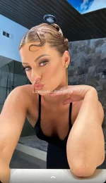 watermark_f877ba1b962945569eba0d28cc56e555_hannahstocking_21082149021.webp